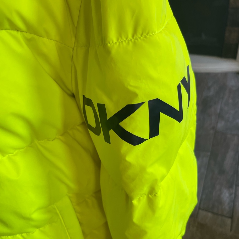 New unisex neon yellow DKNY winter coat. Size XXL - Picture 2 of 13
